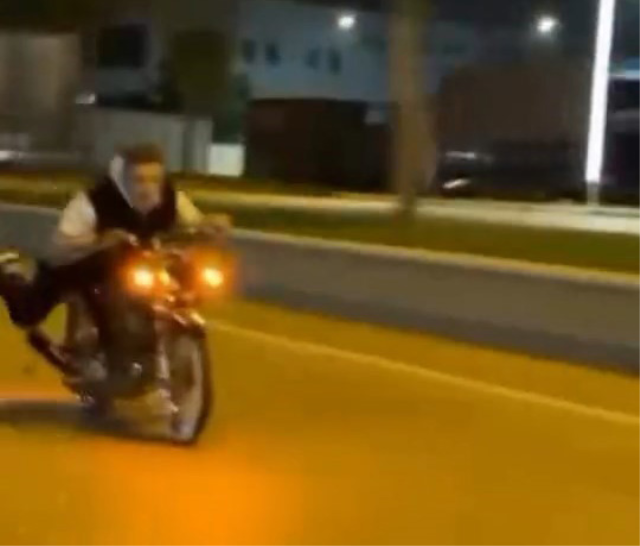 yaptigi hareket motosikletliye 19789260 1072 1 m