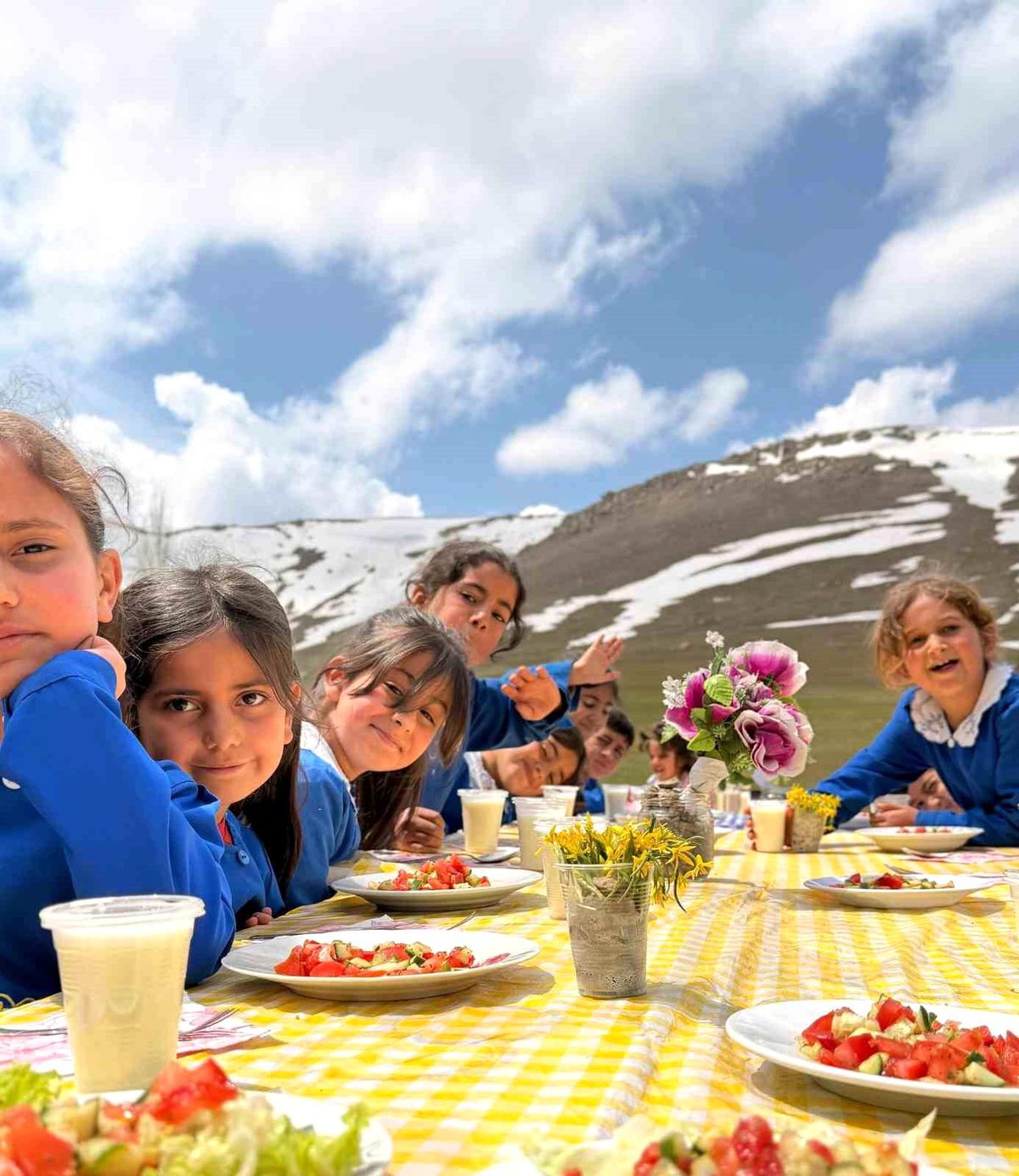 Ağrı'da öğrenciler baharı mangalla karşıladı