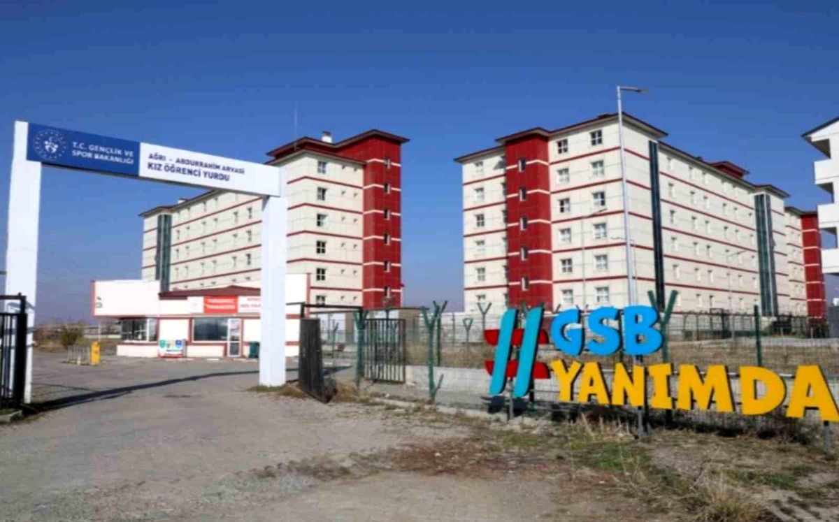 Ağrı'da yurtta tahliye edilen binadaki kokunun nedeni biber gazı çıktı