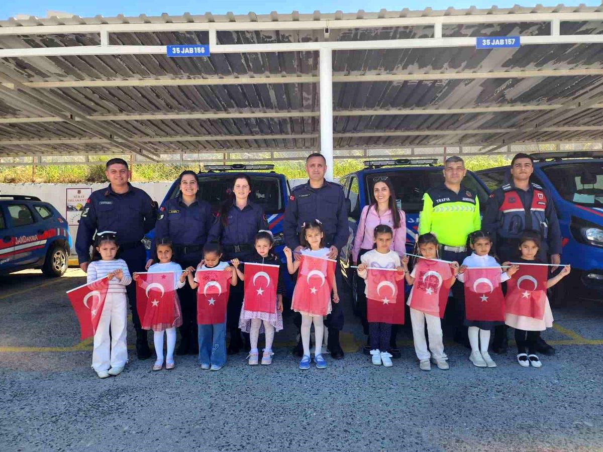 Aliağa'da, minik öğrenciler Jandarmayı yakından tanıdı