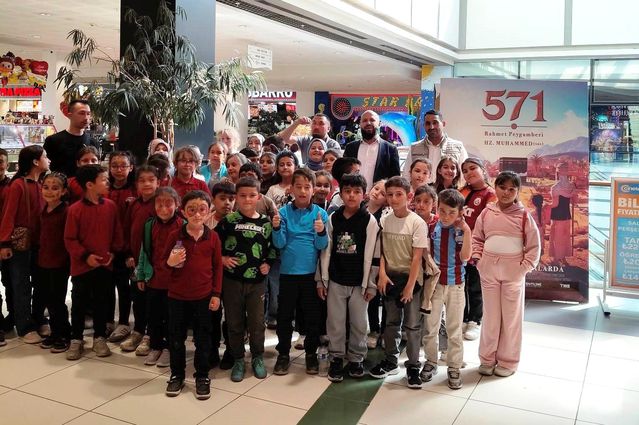Aslanapa'da Kur'an kursu öğrencileri "571 Rahmet Peygamberi Hz Muhammed" filmini izledi