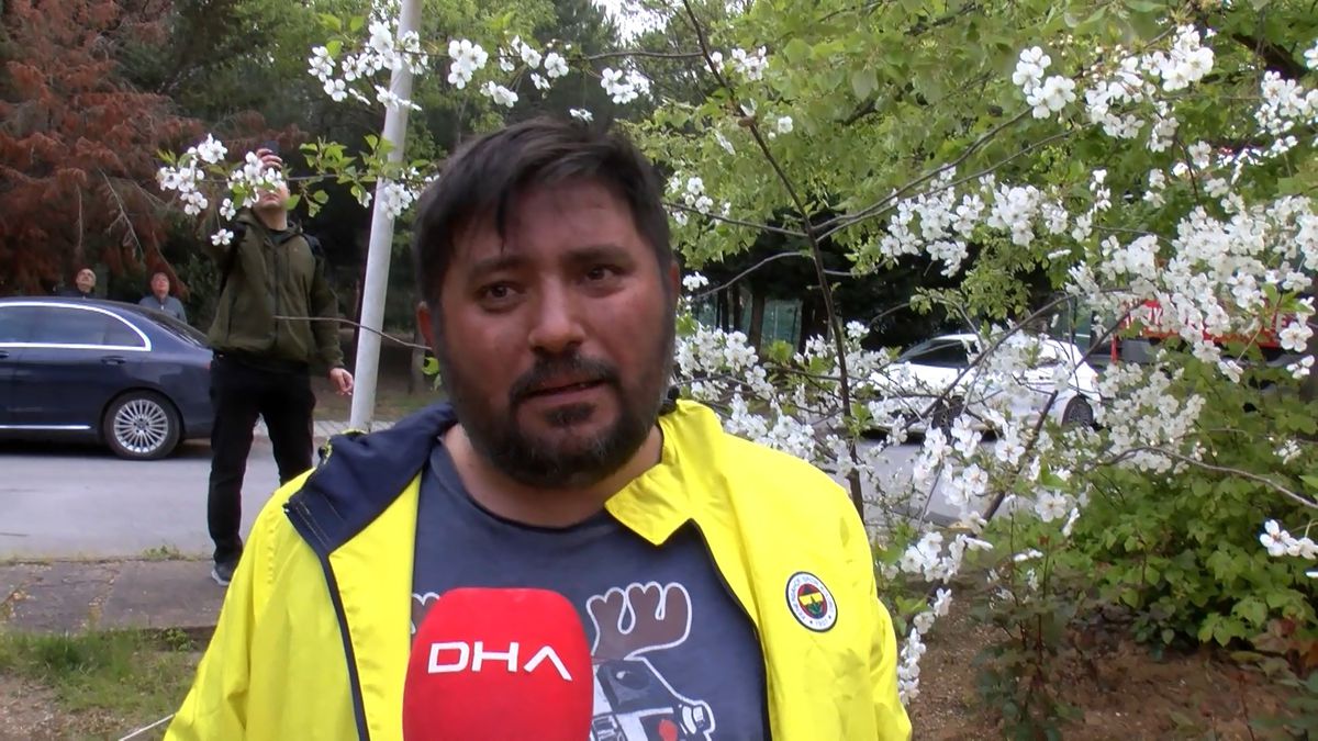 Ataşehir'de 8 katlı binanın en üst katında yangın; engelli köpek içerde mahsur kaldı