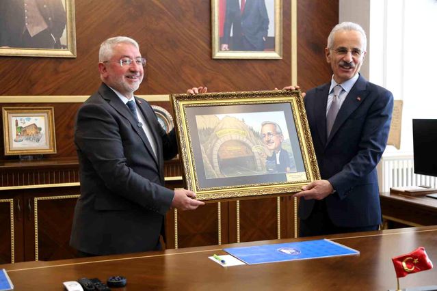 Bakan Uraloğlu, Çorum'da ziyaretlerde bulundu