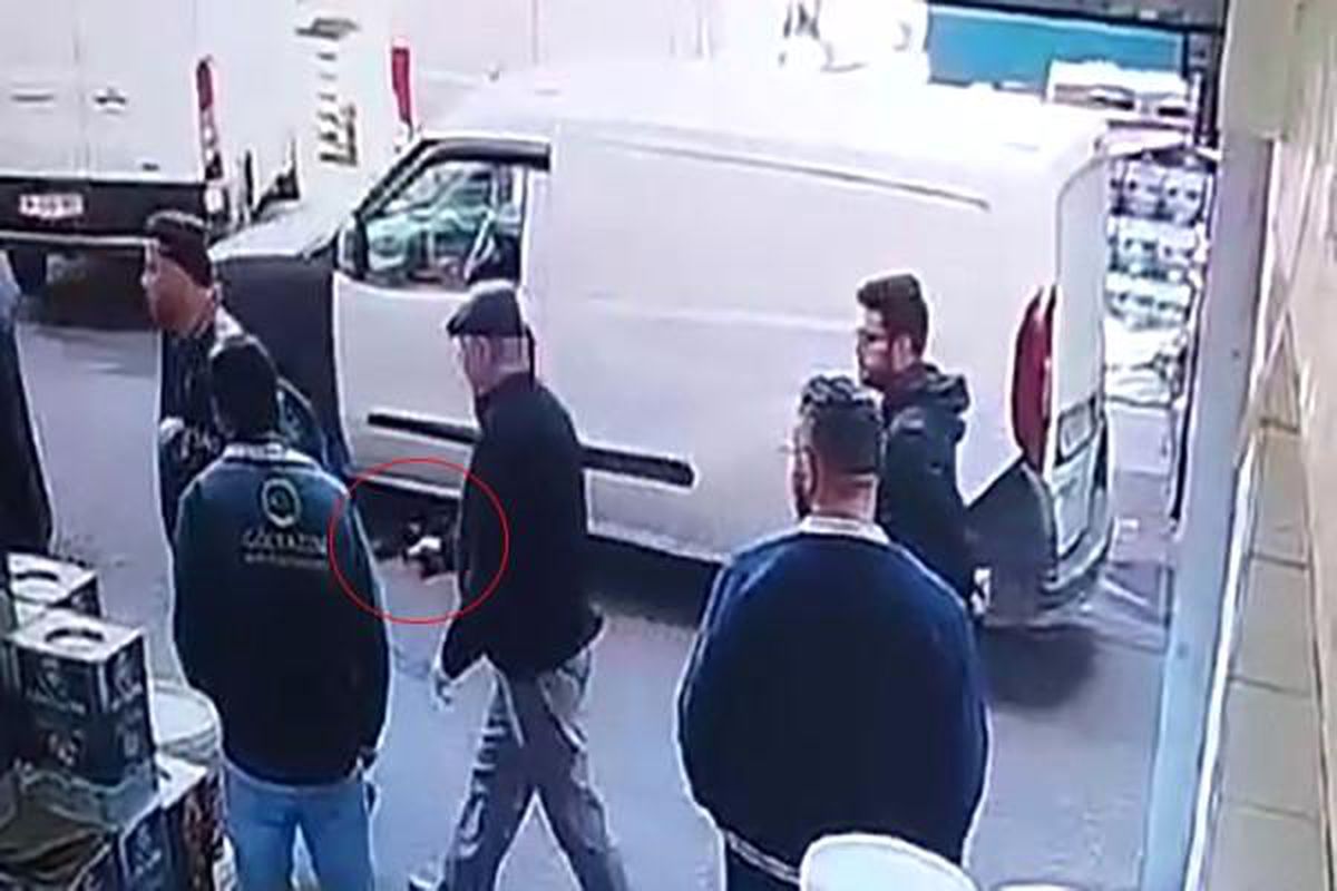 Bayrampaşa'da baba ve oğlu, eski çalışanın iş yerini bastı; iş görüşmesine gelen kişi vuruldu