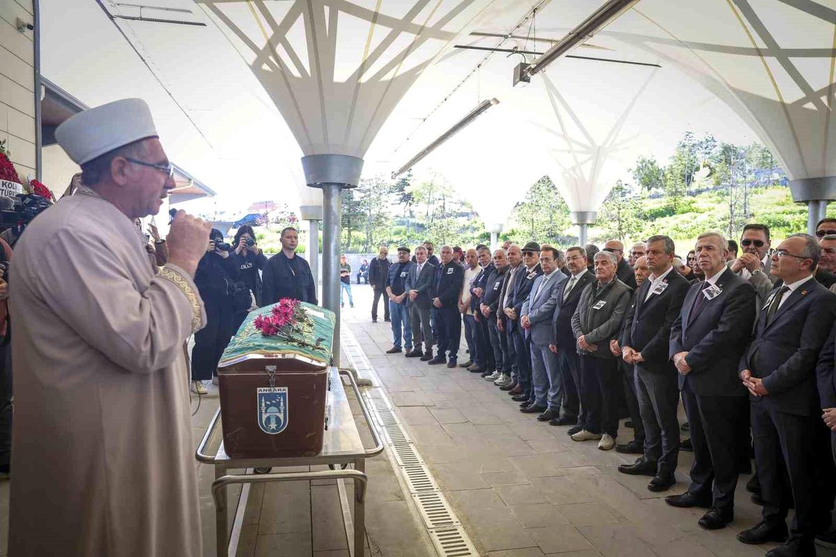 CHP Genel Başkanı Özel, gazeteci Yıldırım'ın cenaze törenine katıldı