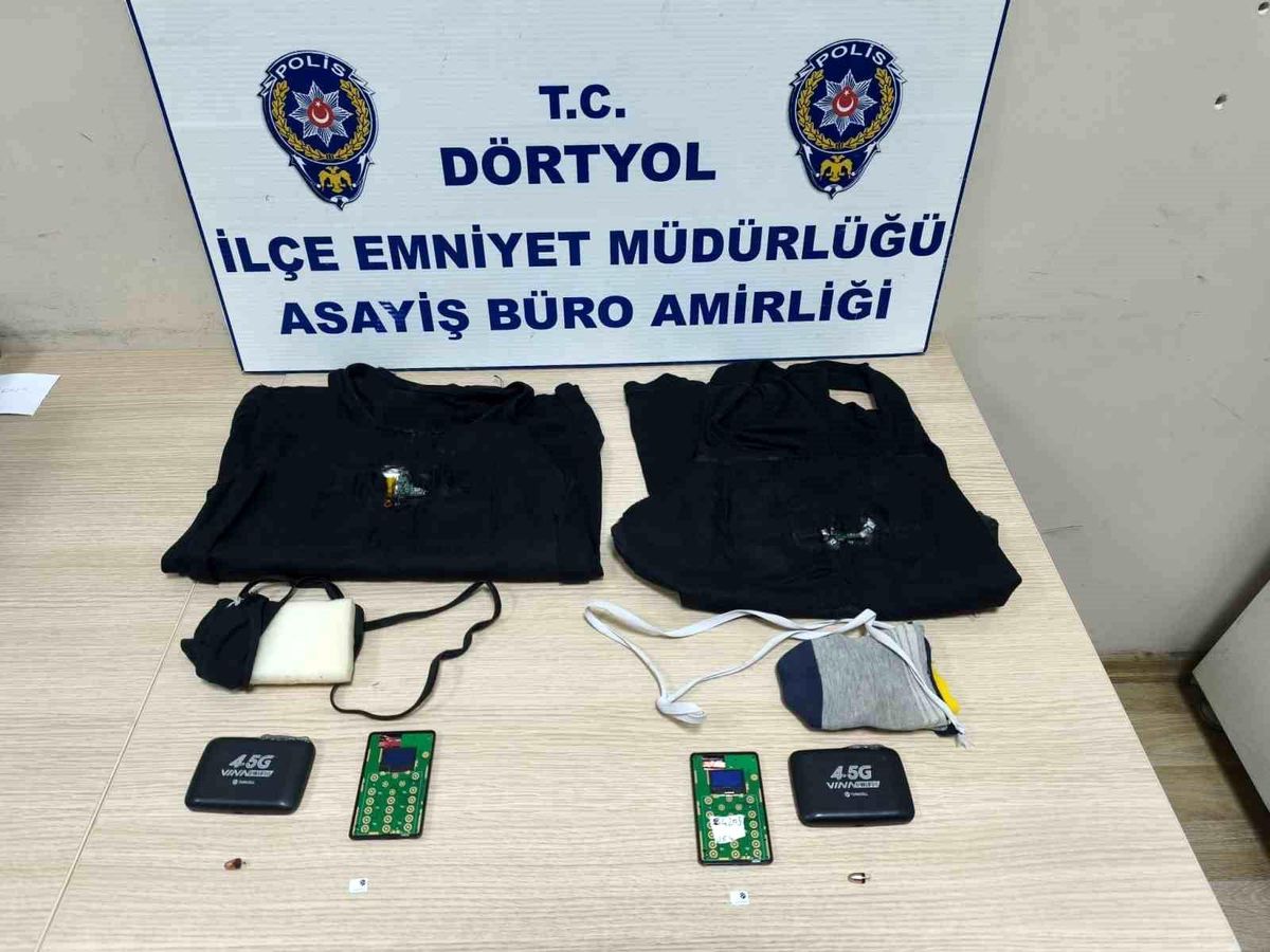Hatay'da ehliyet sınavına kopya düzeneği ile giren iki kardeş yakalandı