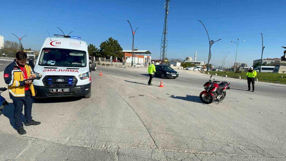 Karaman'da motosiklet kazası kamerada: 1 yaralı