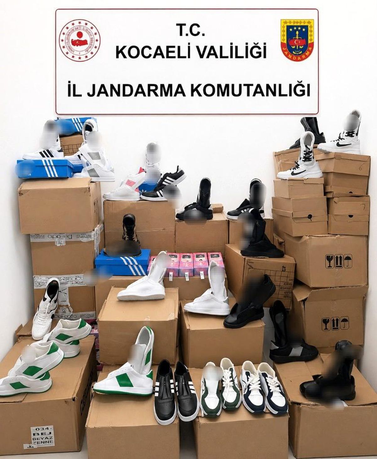 Kocaeli'de 3 milyon 750 bin TL'lik sahte ürün ele geçirildi
