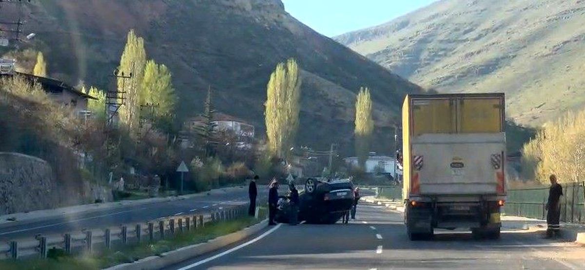 Malatya'da kontrolden çıkan otomobil takla attı