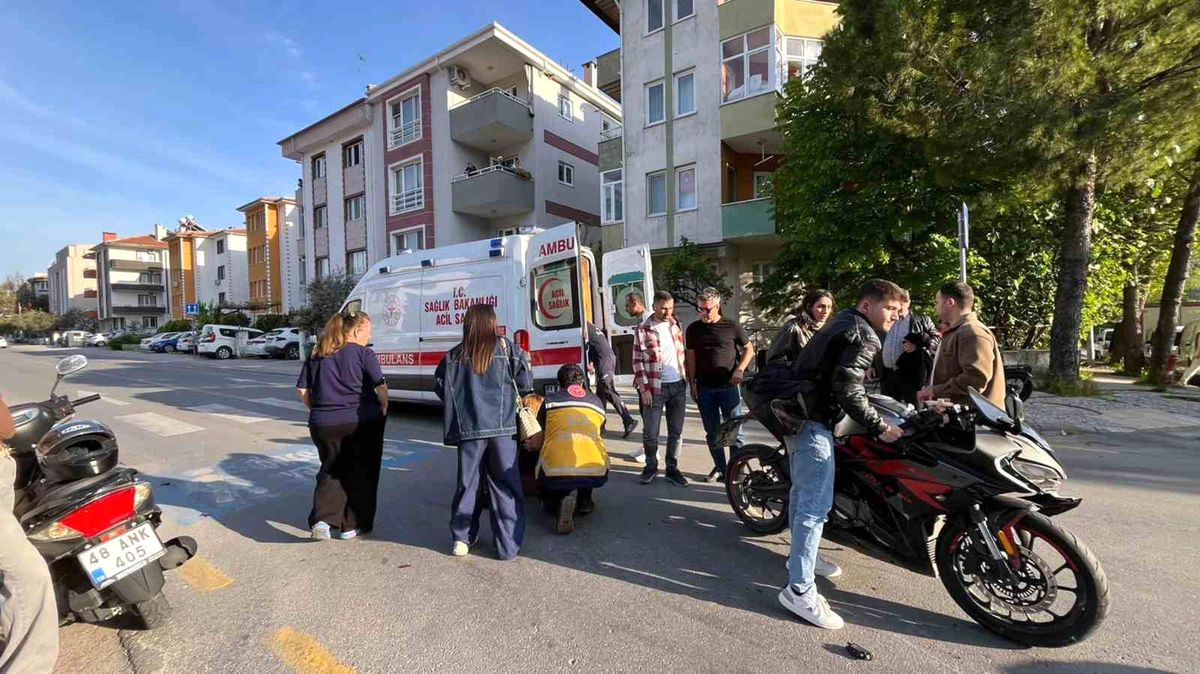 Menteşe'de araçlar birbirine girdi: 2 yaralı