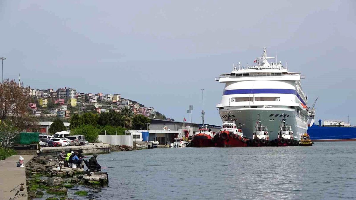 Rus turistler aylar sonra kruvaziyer ile Samsun'da