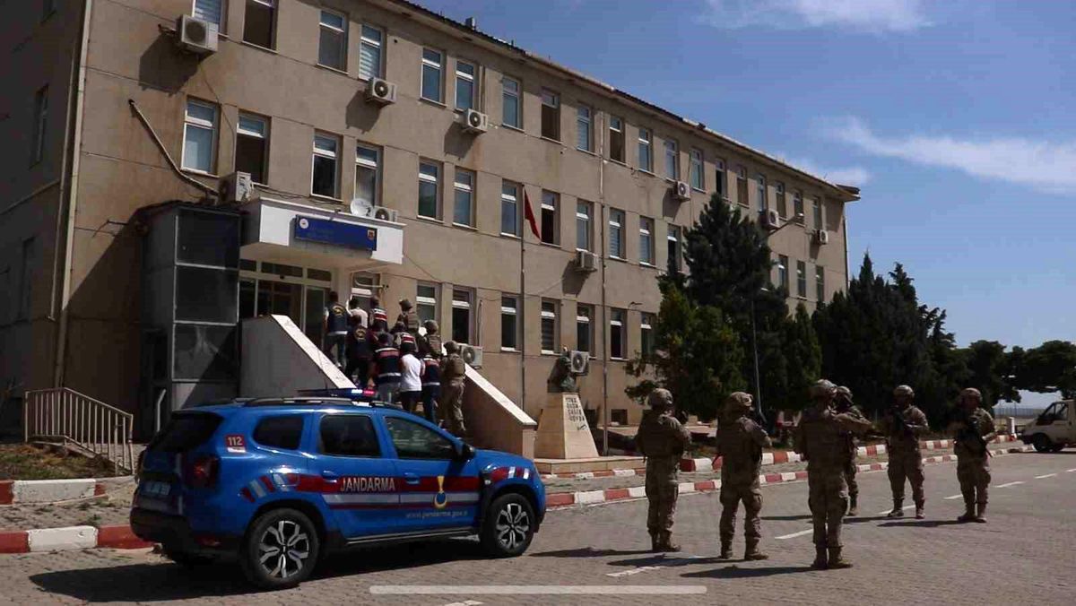 Şanlıurfa'da göçmen kaçakçılığı operasyonu: 18 tutuklama