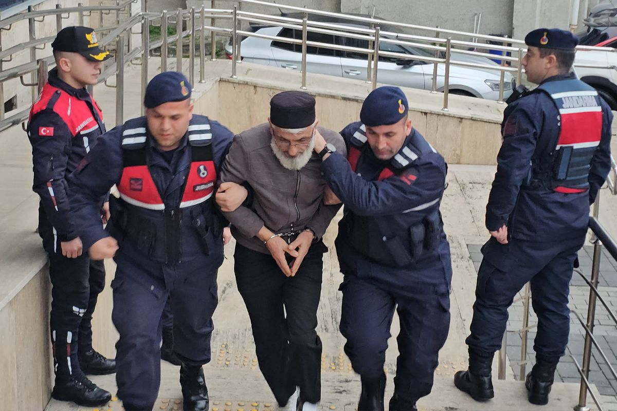 Eşini ve kayınvalidesini öldüren sanıktan hakimi çıldırtan 'öpücük' savunması