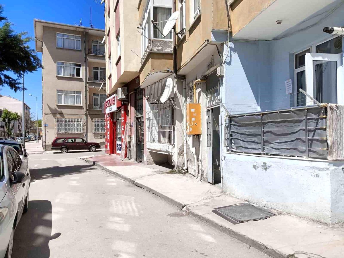 Toprağa gömülü bulunan kafatası ve kemiklerin 15 yıldır kayıp olan kardeşine ait olduğunu iddia etti