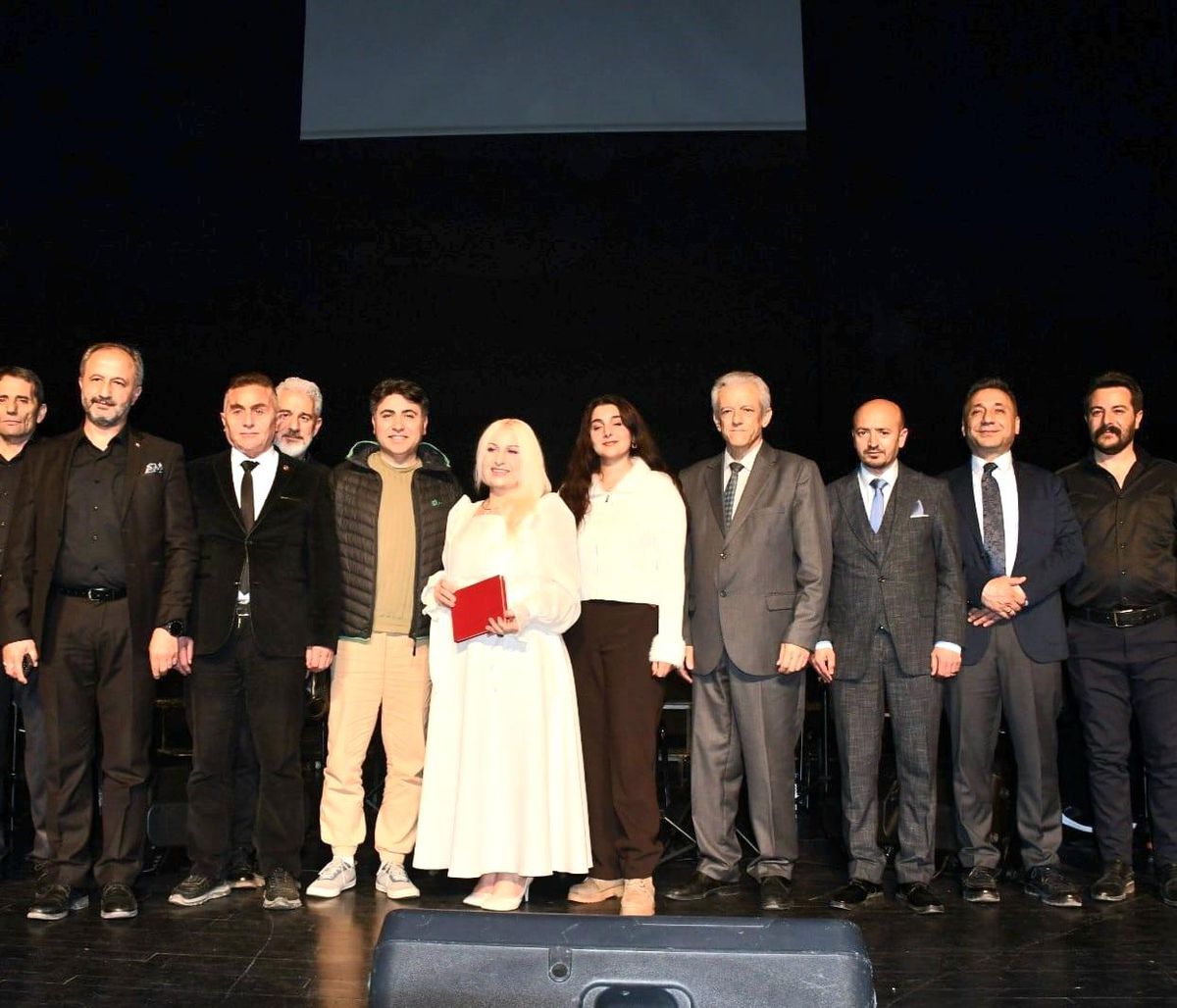 Türk Halk Müziği Topluluğu'ndan türkü gecesi