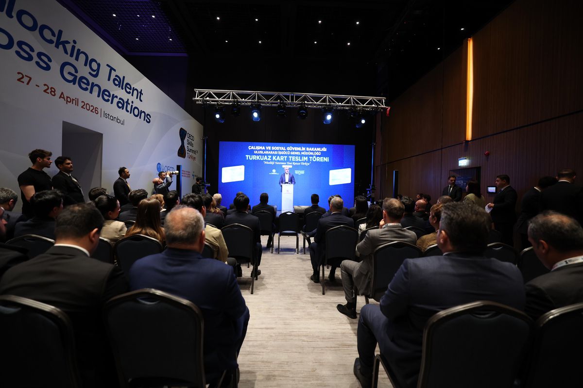 Türkiye'ye yatırım yapan 22 firmaya Turkuaz Kart