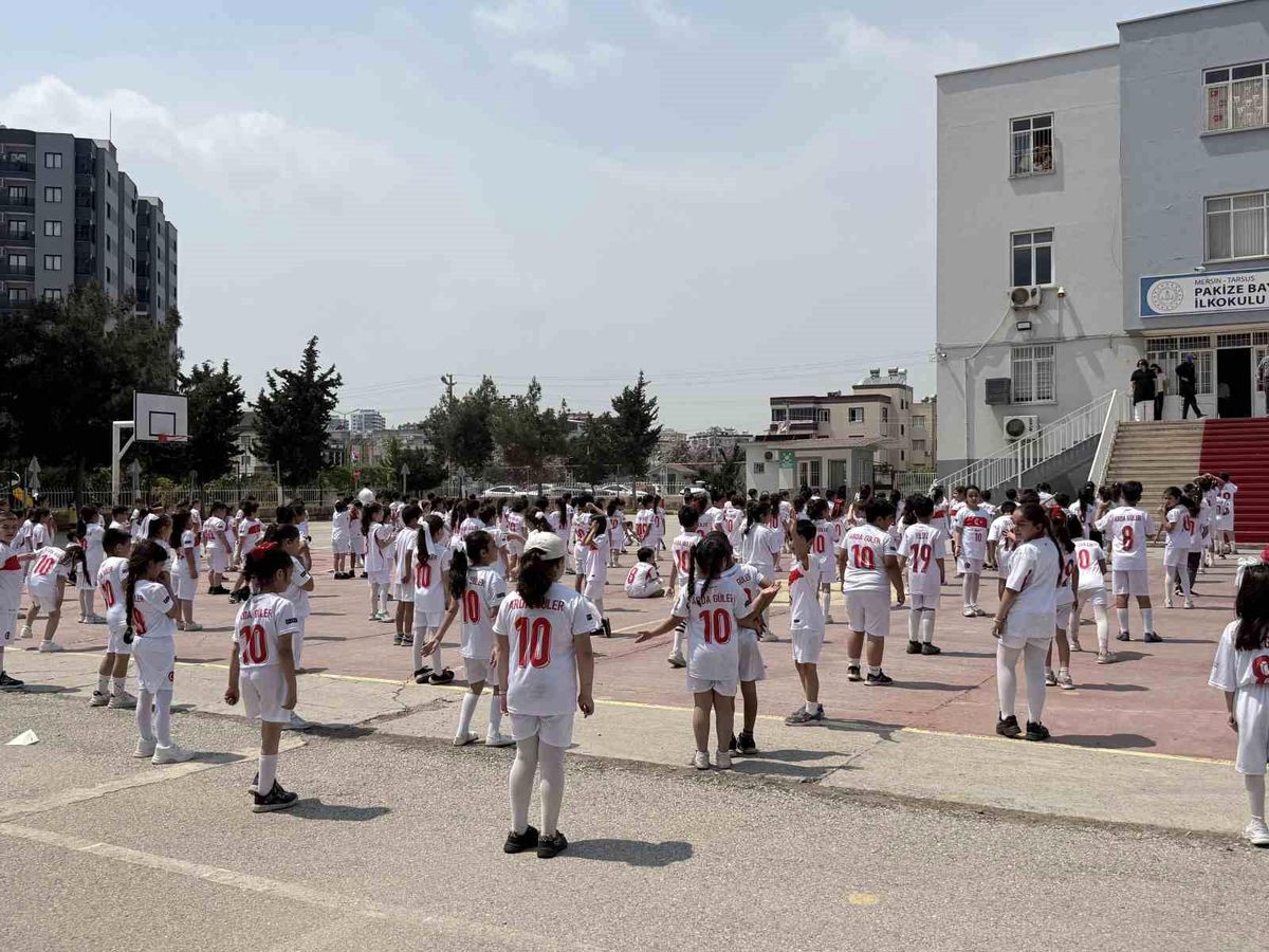 Yüzlerce öğrenciden Arda Güler'e "10 numara" davet