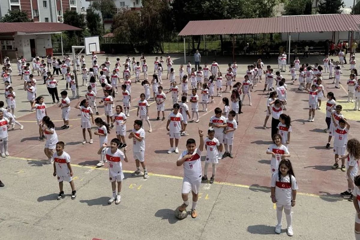 Yüzlerce öğrenciden Arda Güler'e '10 numara' davet