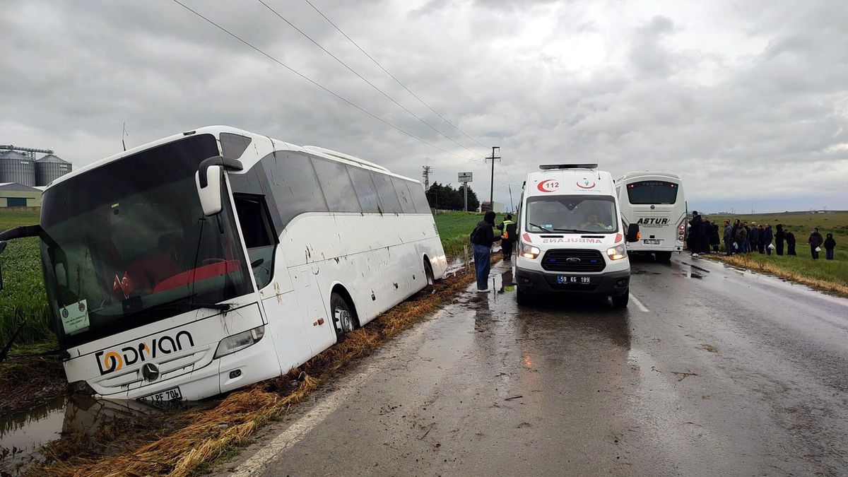 1 Mayıs kutlamalarına giden işçileri taşıyan otobüs yoldan çıktı; 1 yaralı