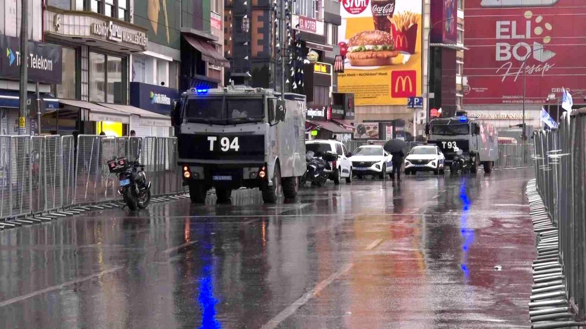 1 Mayıs kutlamalarının merkezi Kadıköy'de yoğun güvenlik önlemi