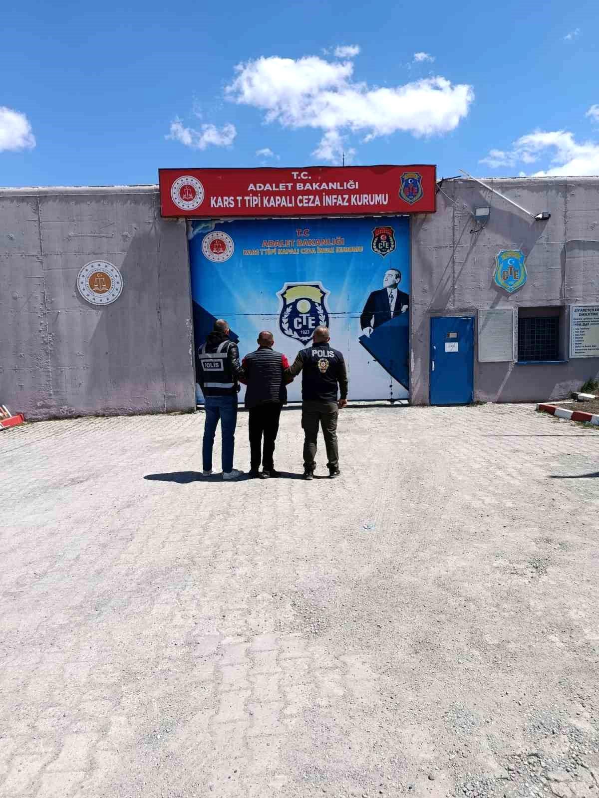 27 yıl hapis cezasıyla aranan cezaevi firarisi Kars'ta yakalandı