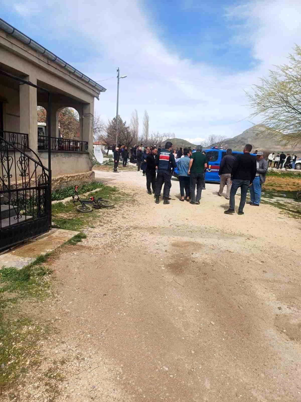 4 çocuk annesi eşini öldürüp intihar etti