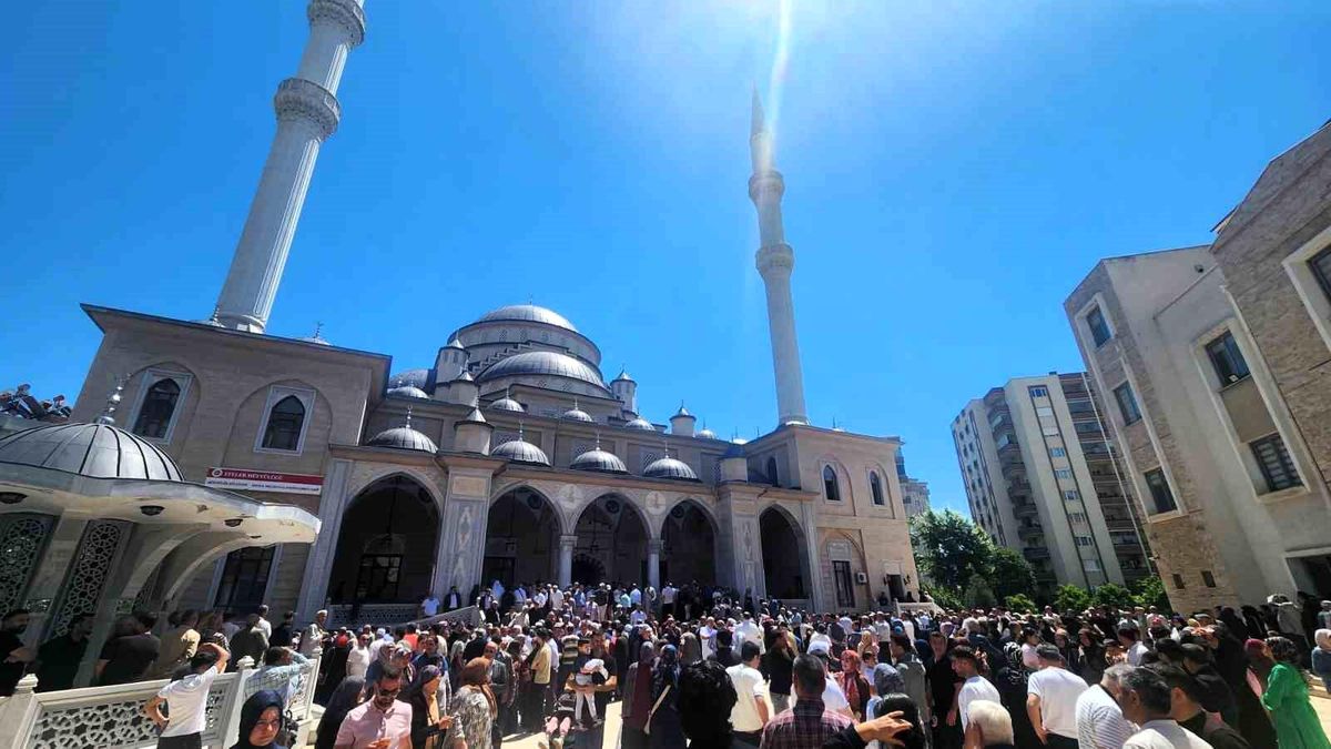 Aydın'da hacı adayları dualarla uğurlandı