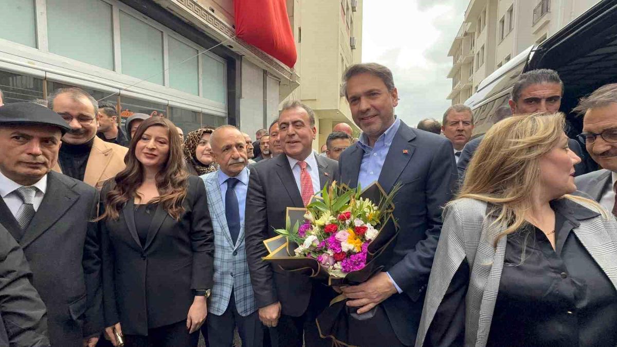 Bakan Bayraktar MHP Eskişehir İl Başkanlığı'nı ziyaret etti