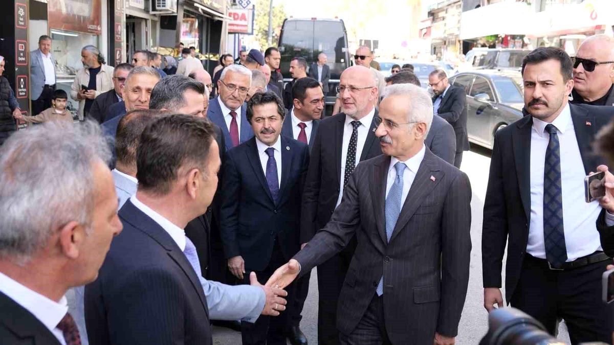 Bakan Uraloğlu: "Hızlı trenle Karaman'dan sadece Konya'ya, İstanbul'a, Ankara'ya değil Akdeniz'e de ulaşmı...