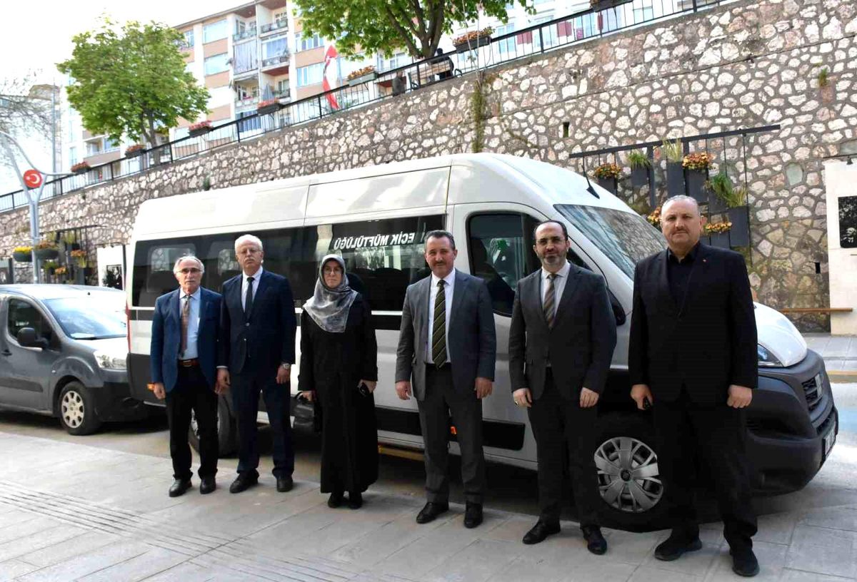 Bilecik'te hafızlık kurslarına minibüs desteği