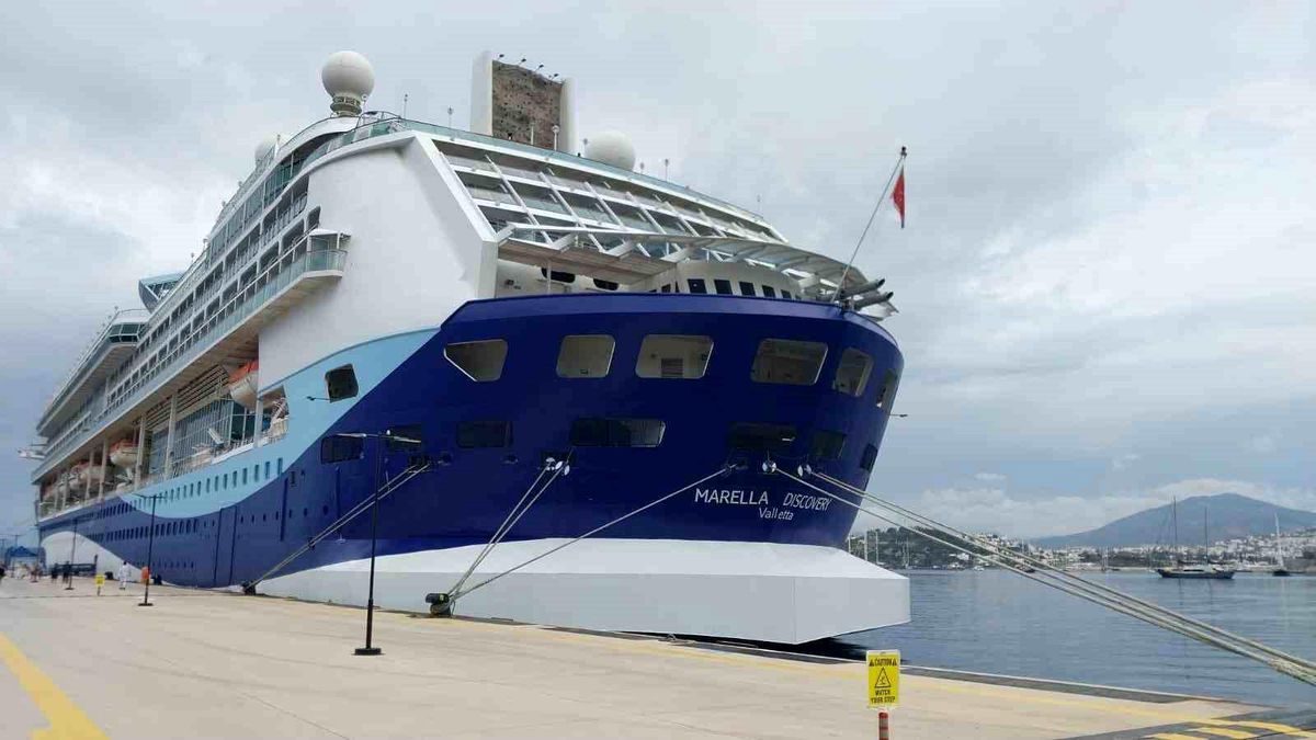 Bodrum'a bin 812 yolcusuyla geldi