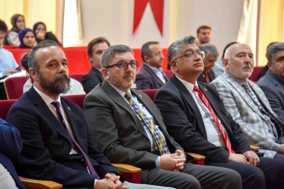 Bilecik Şeyh Edebali Üniversitesi'nde 'Osmanlı'nın Son Yüzyılı' Konferansı Düzenlendi