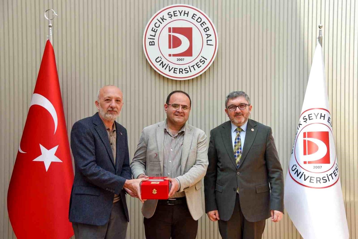 BŞEÜ'ye gümüş madalya ve madalya beratı takdimi