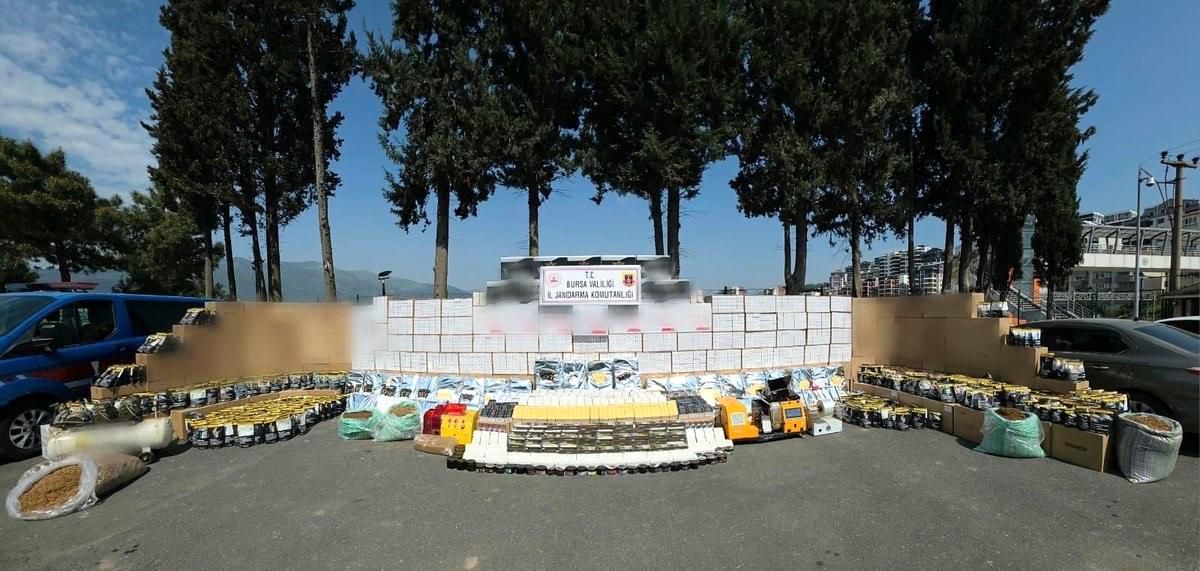 Bursa'da kaçak tütün operasyonu: Milyonlarca makaron ele geçirildi