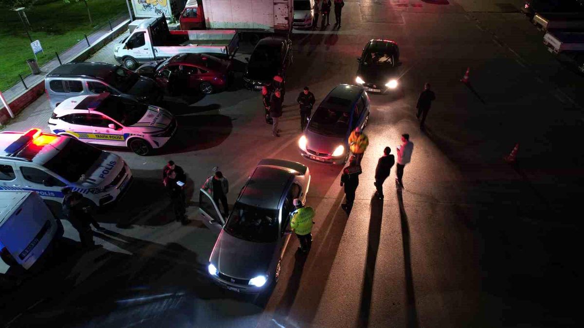 Bursa'da piyasacılara polis baskını