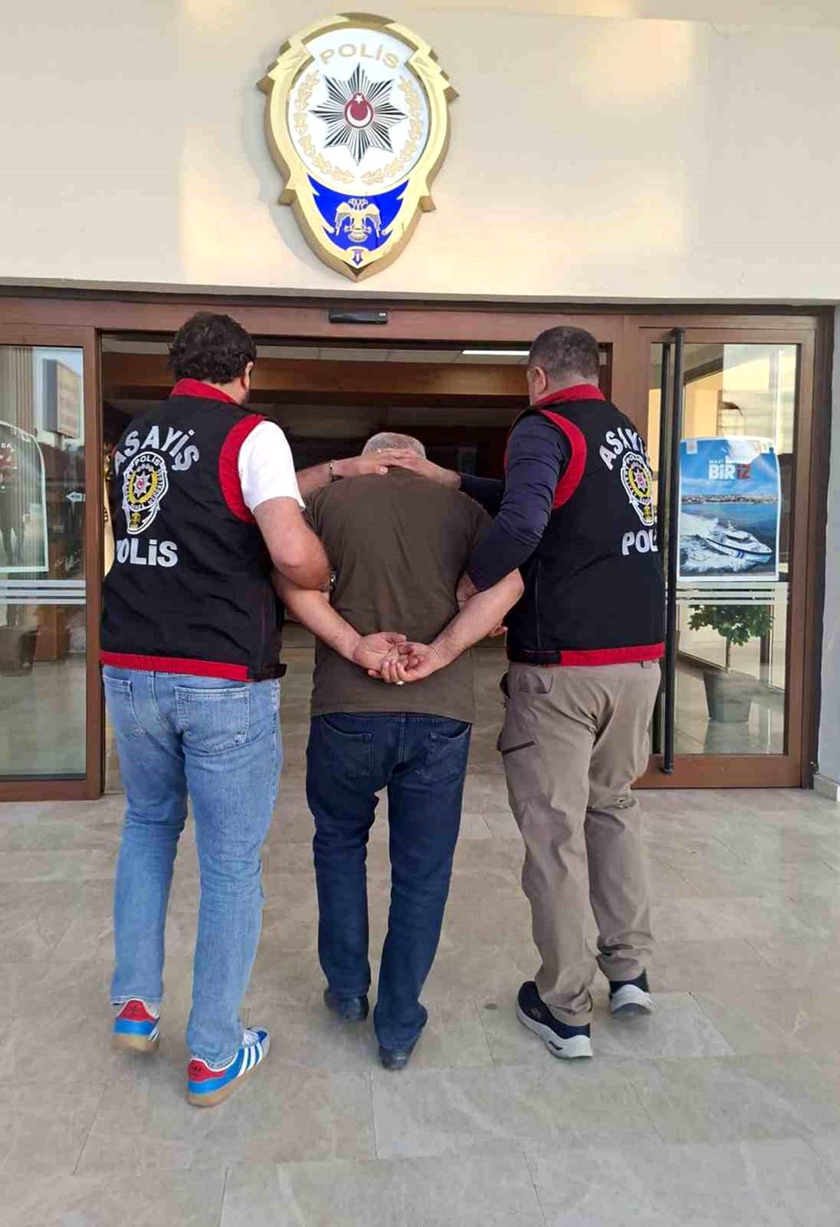 Darp, tehdit ve mala zarar verme iddiasıyla bir kişi gözaltına alındı