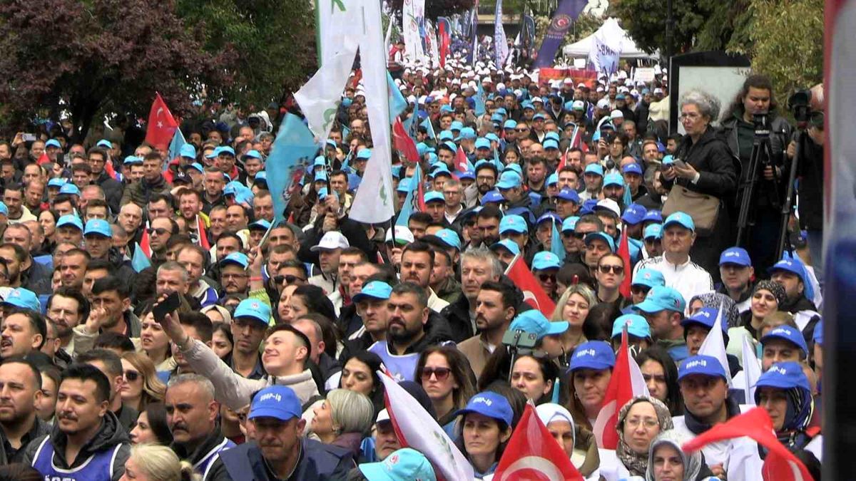 Edirne'de 1 Mayıs'ta meydanlar doldu, kalabalık alana sığmadı