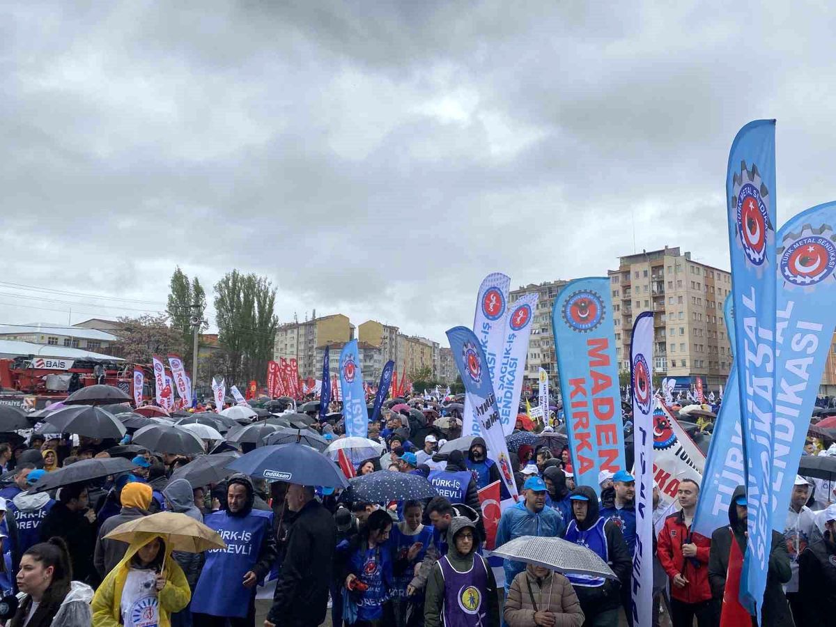 Eskişehir'de 1 Mayıs 2 bin kişi ile kutlandı