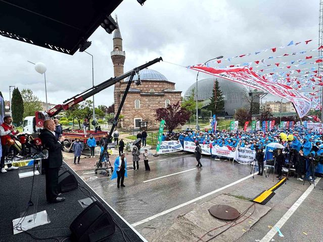 HAK-İŞ Başkanı Arslan: "Türkiye'nin bütün meydanları Taksim Meydanı'dır"