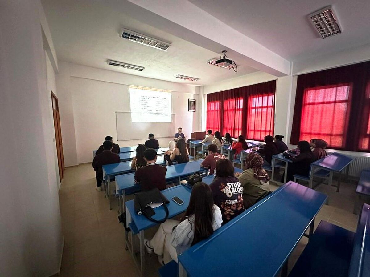 Hisarcık MYO'da "Danışman-Öğrenci Paylaşım Saatleri" etkinliği