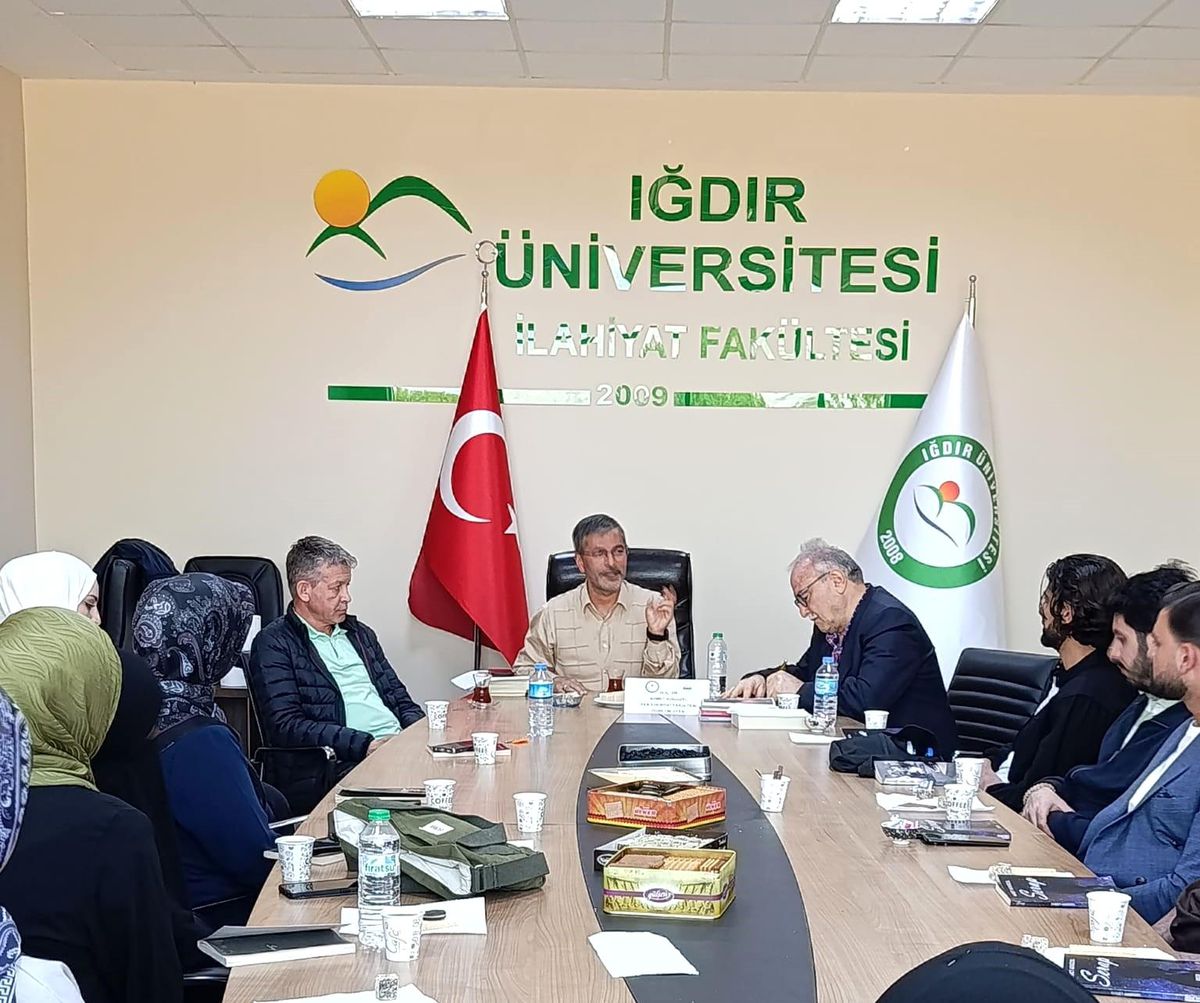Iğdır Üniversitesi'nce kitap kritiği ve söyleşi programı düzenlendi