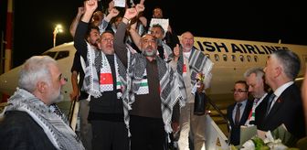 İsrail'in alıkoyduğu Küresel Sumud Filosu aktivistlerini taşıyan uçak İstanbul'a iniş yaptı