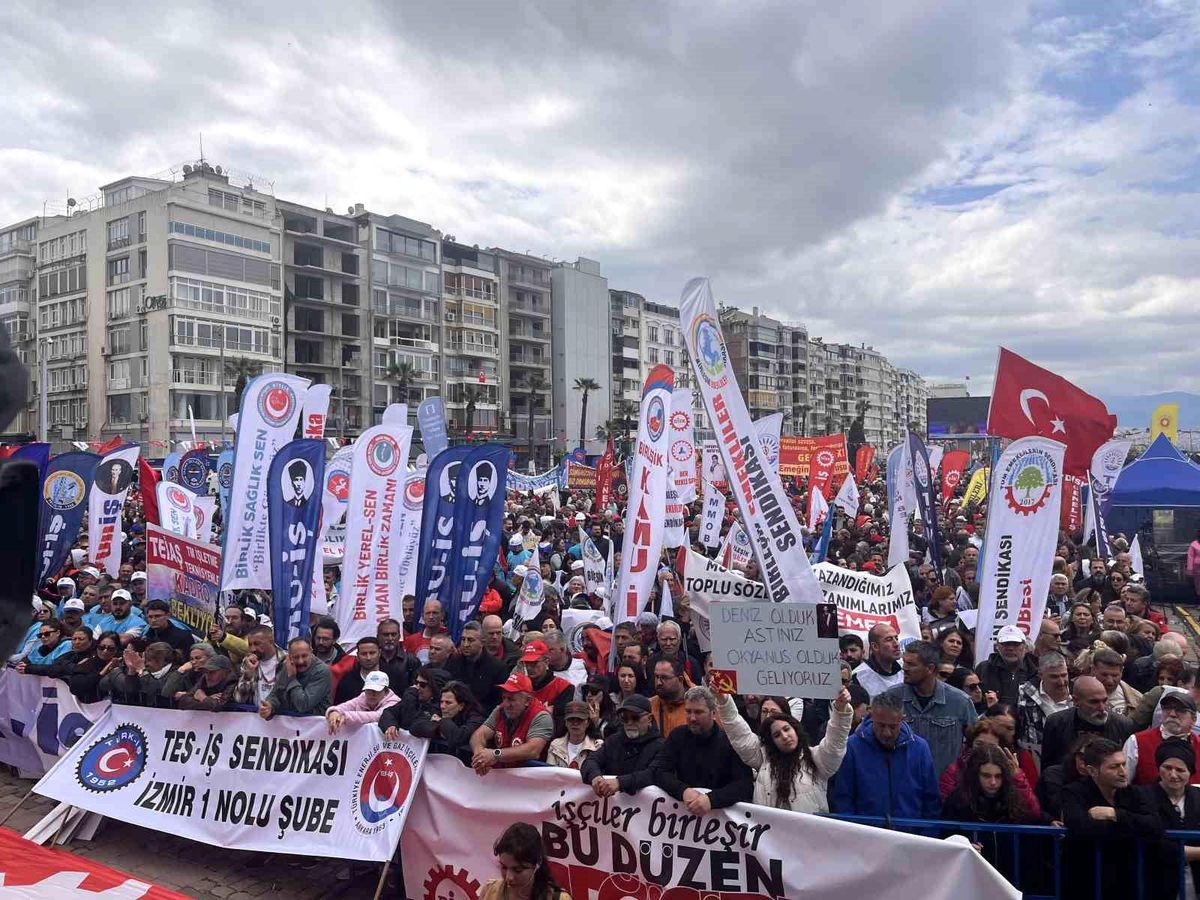 İzmir'de 1 Mayıs coşkuyla kutlandı