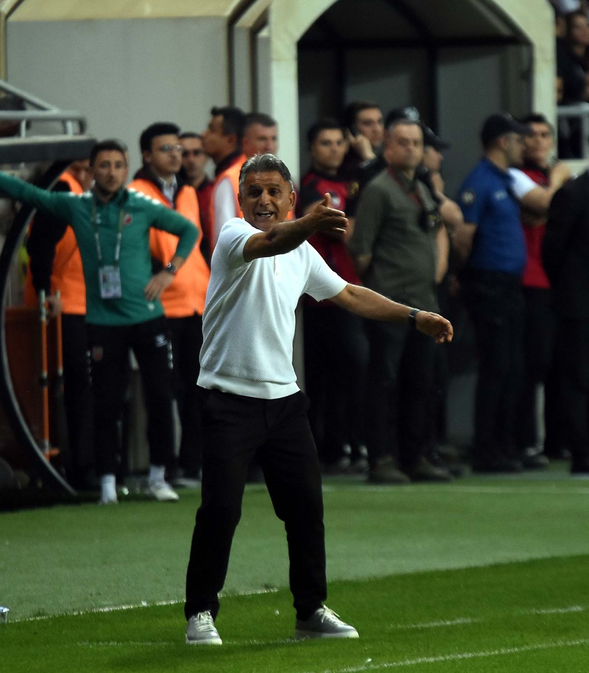 Karşıyaka'da transfer zorluğu: 20 milyon TL'lik transfer yasağı