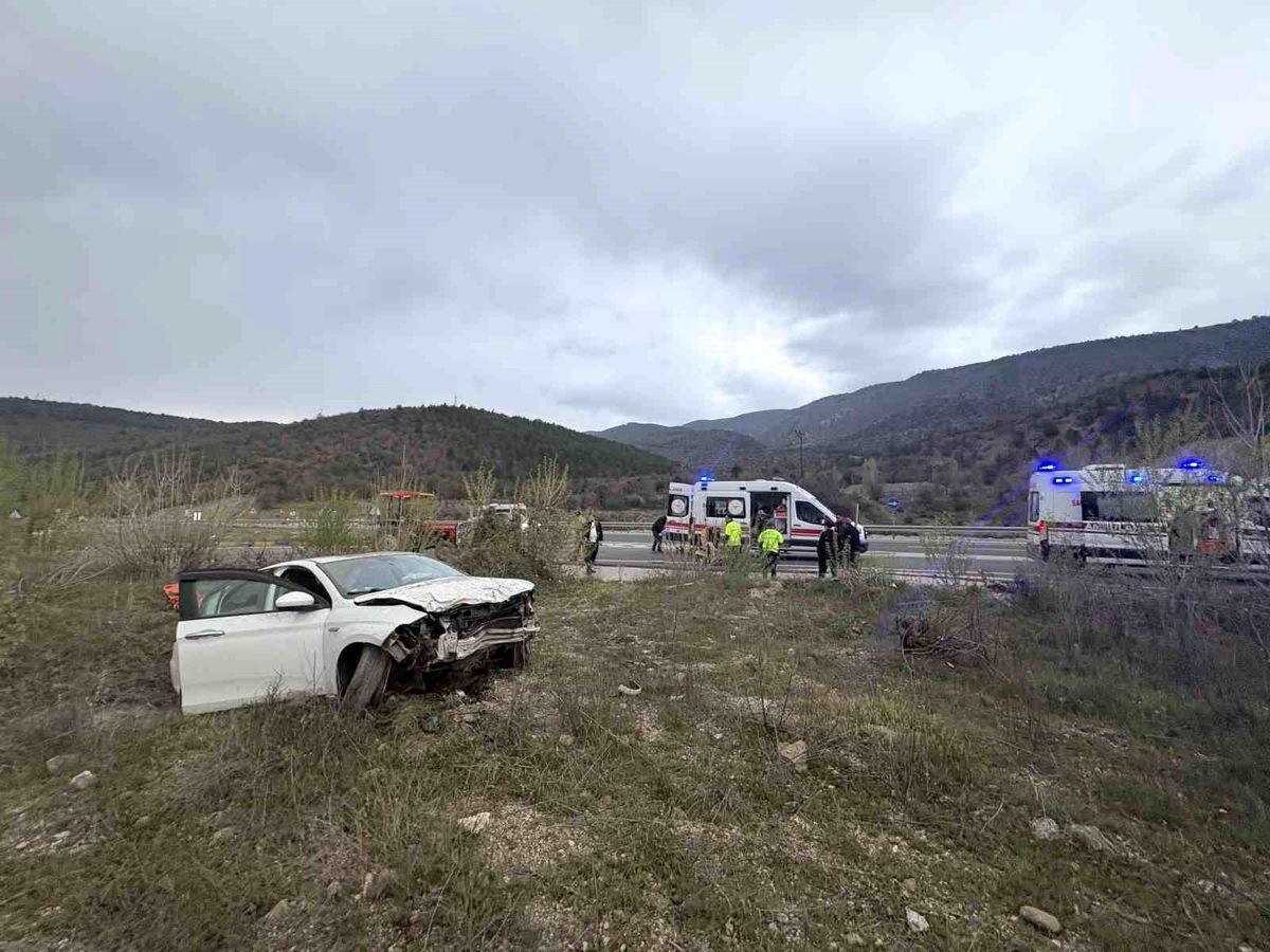 Kastamonu'da su kanalına düşen otomobildeki 4 kişi yaralandı