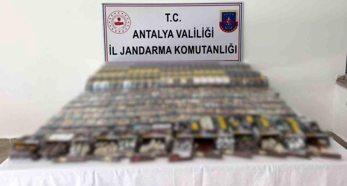 Manavgat'ta 5 bin paket kaçak sigara ele geçirildi