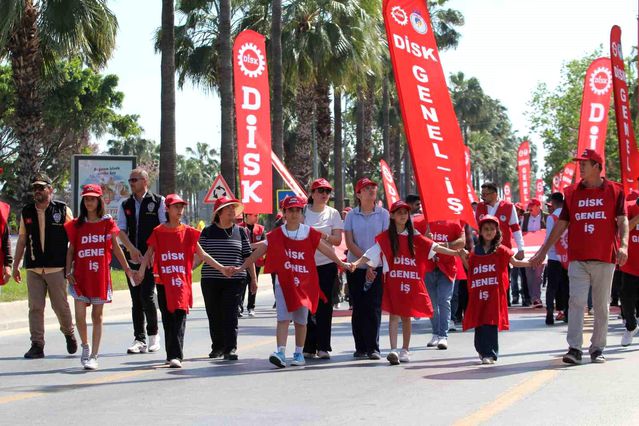 Mersin’de 1 Mayıs coşkuyla kutlandı