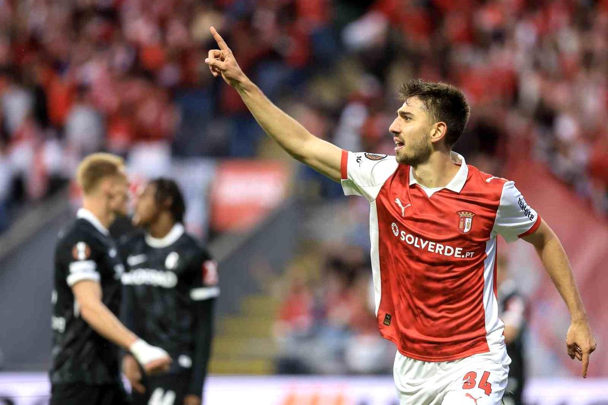 Nottingham Forest evinde Aston Villa'yı devirdi