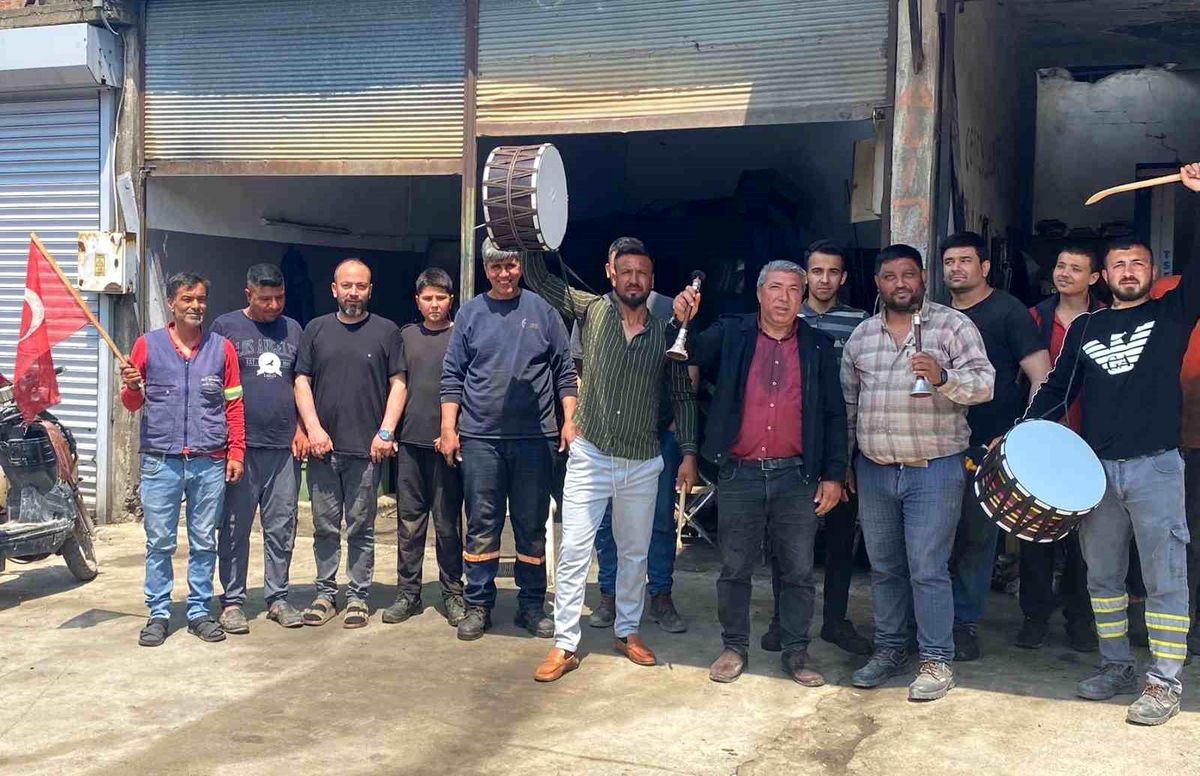 Osmaniye'de sanayi esnafından 1 Mayıs'a davul zurnalı kutlama