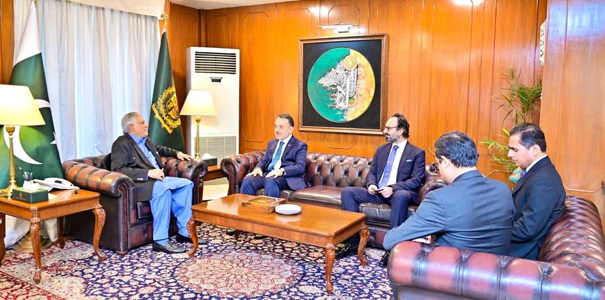 Pakistan Dışişleri Bakanı Dar, Büyükelçi Neziroğlu'nu kabul etti